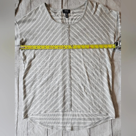 Jones New York •Size Medium• Gray White Striped Lightweight Top Drop Shoulder - Picture 8 of 8